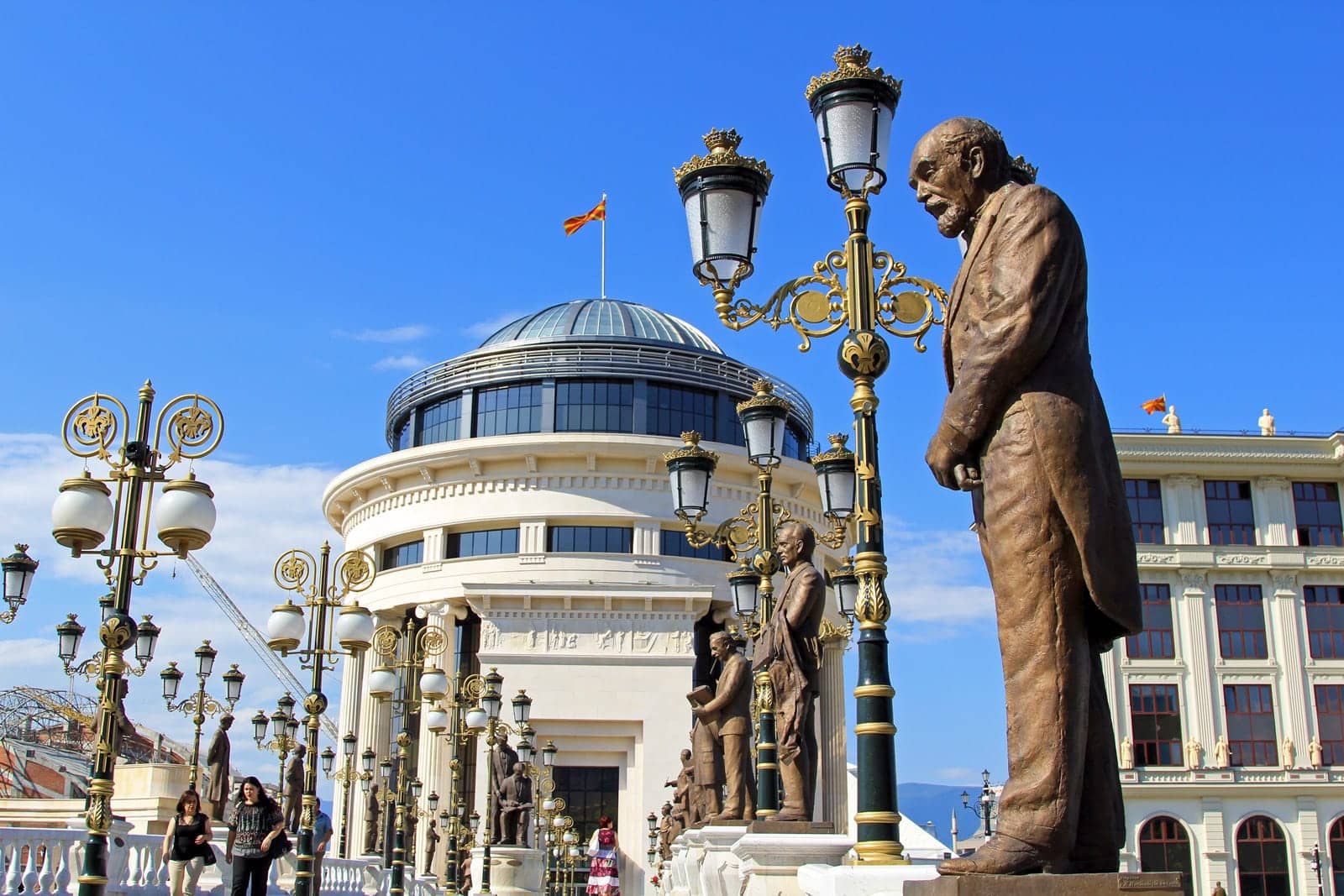 skopje statues