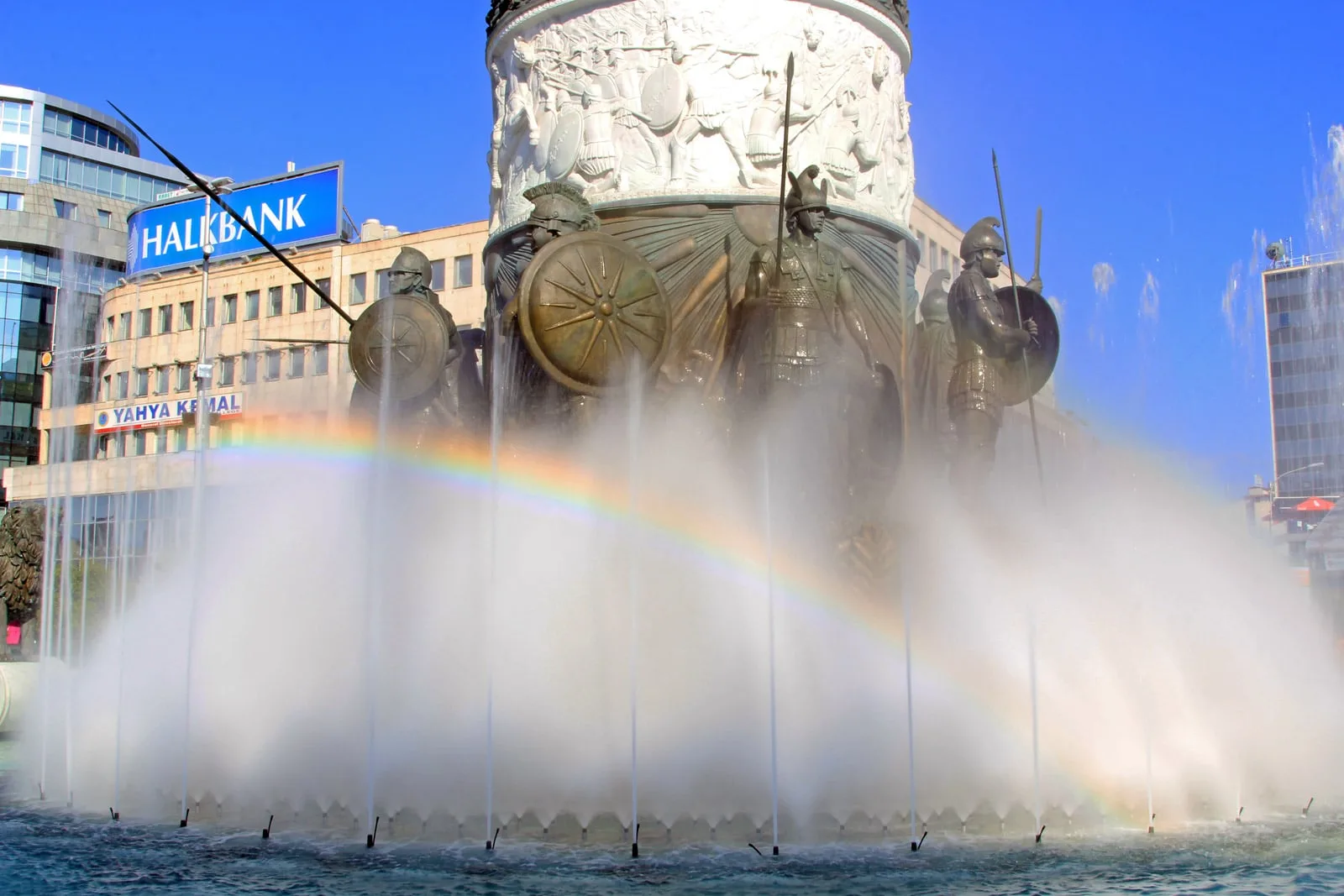 how many statues in skopje