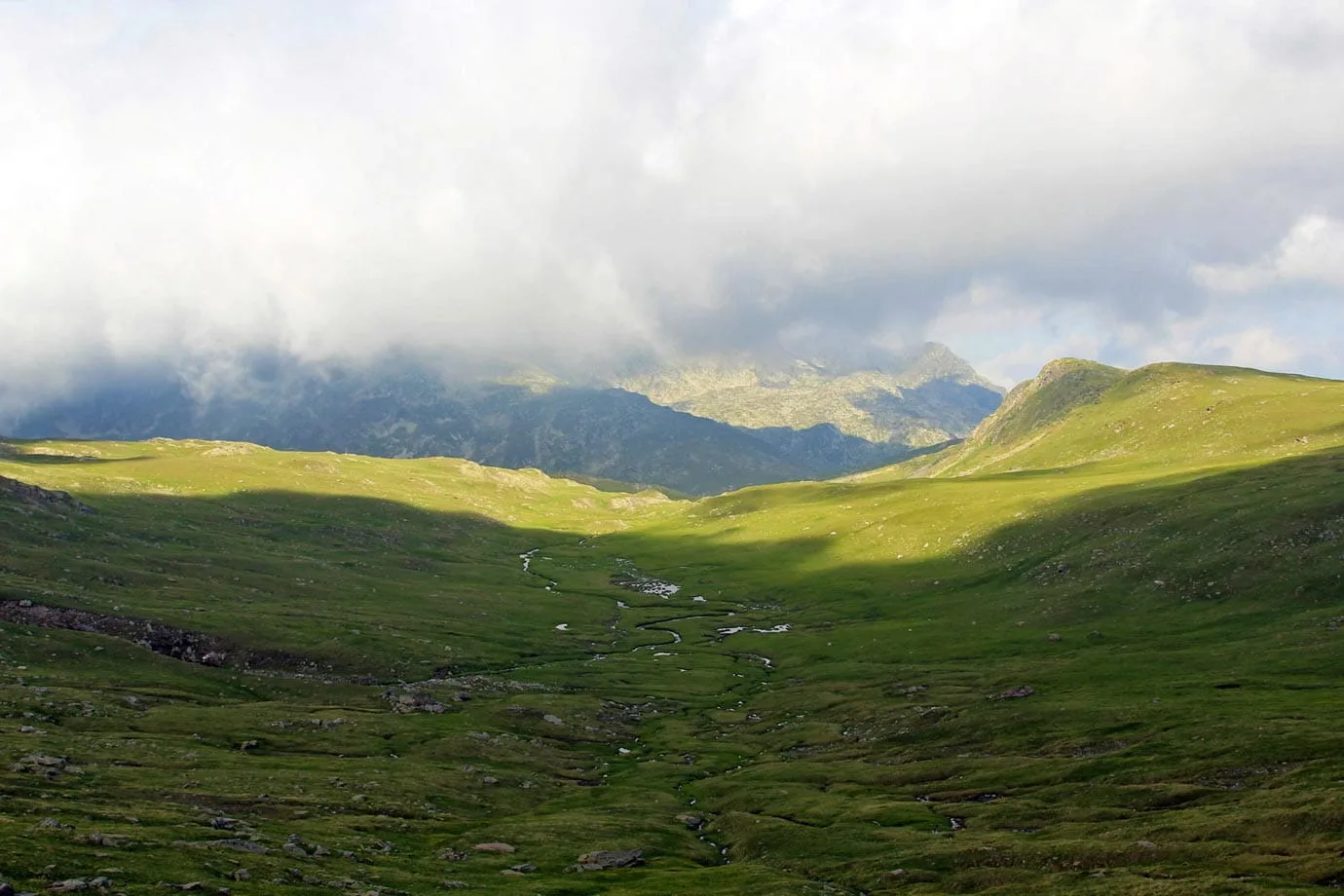 An early morning mist had descended on the moors and the mountains