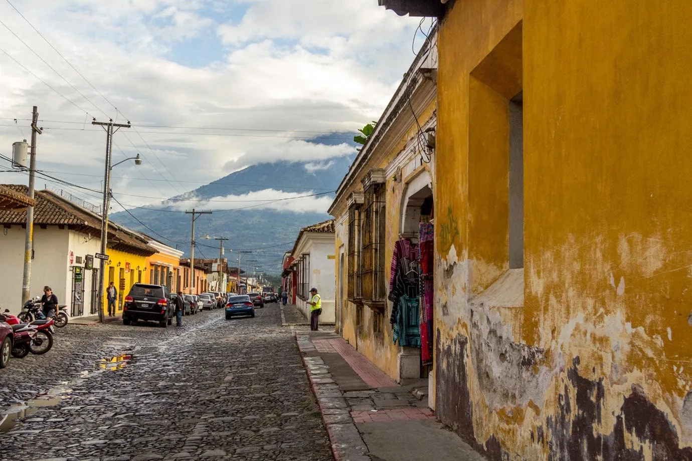 With narrow cobble-stoned streets and brightly coloured buildings, there’s no denying the beauty of Antigua