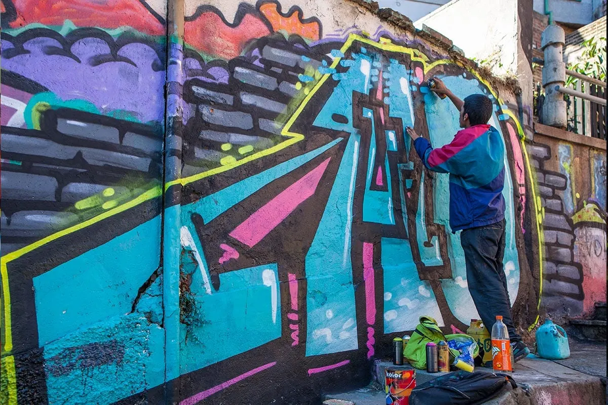 People doing street art in Valparaiso