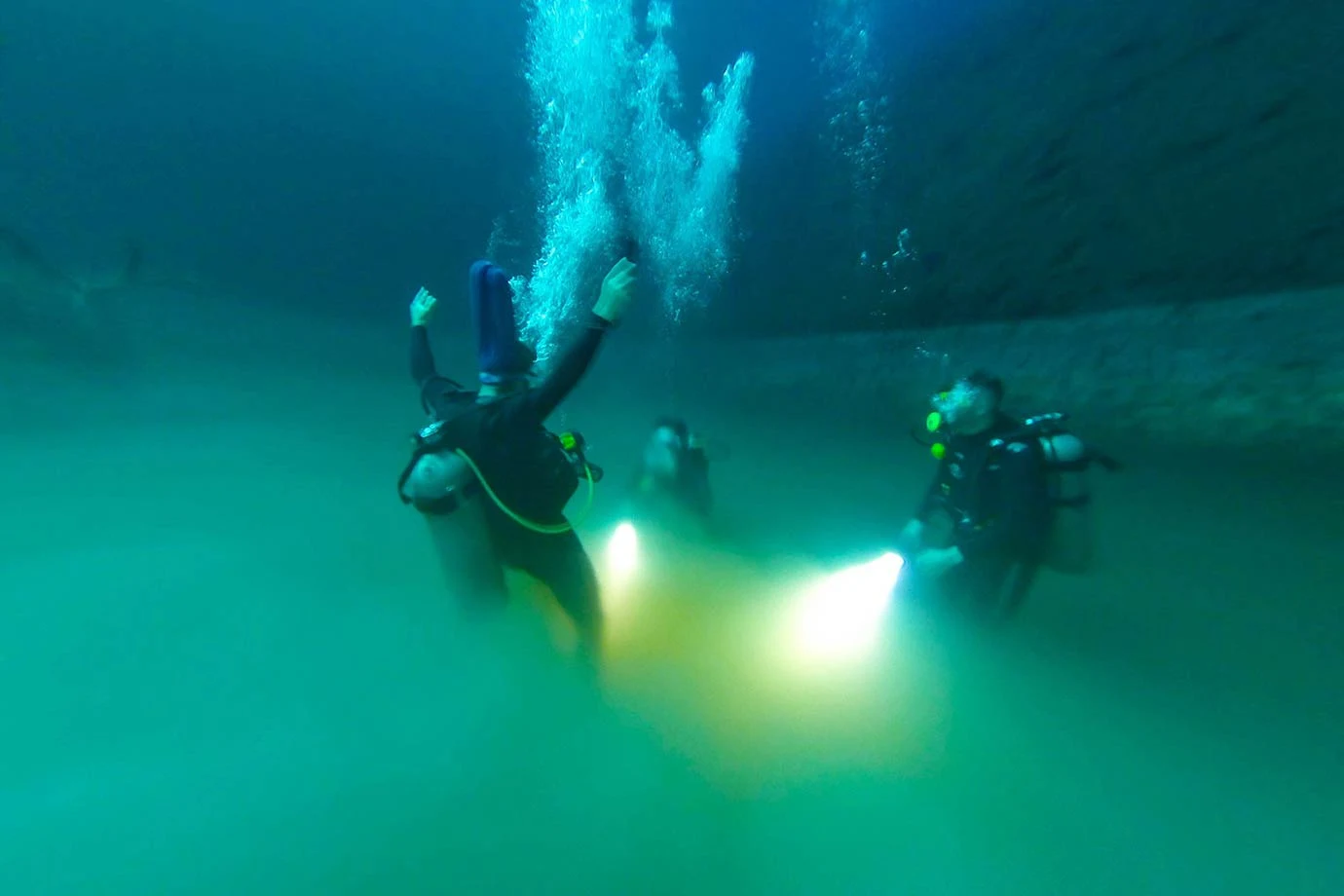 Diving into the hydrogen sulphate clould at Angelita