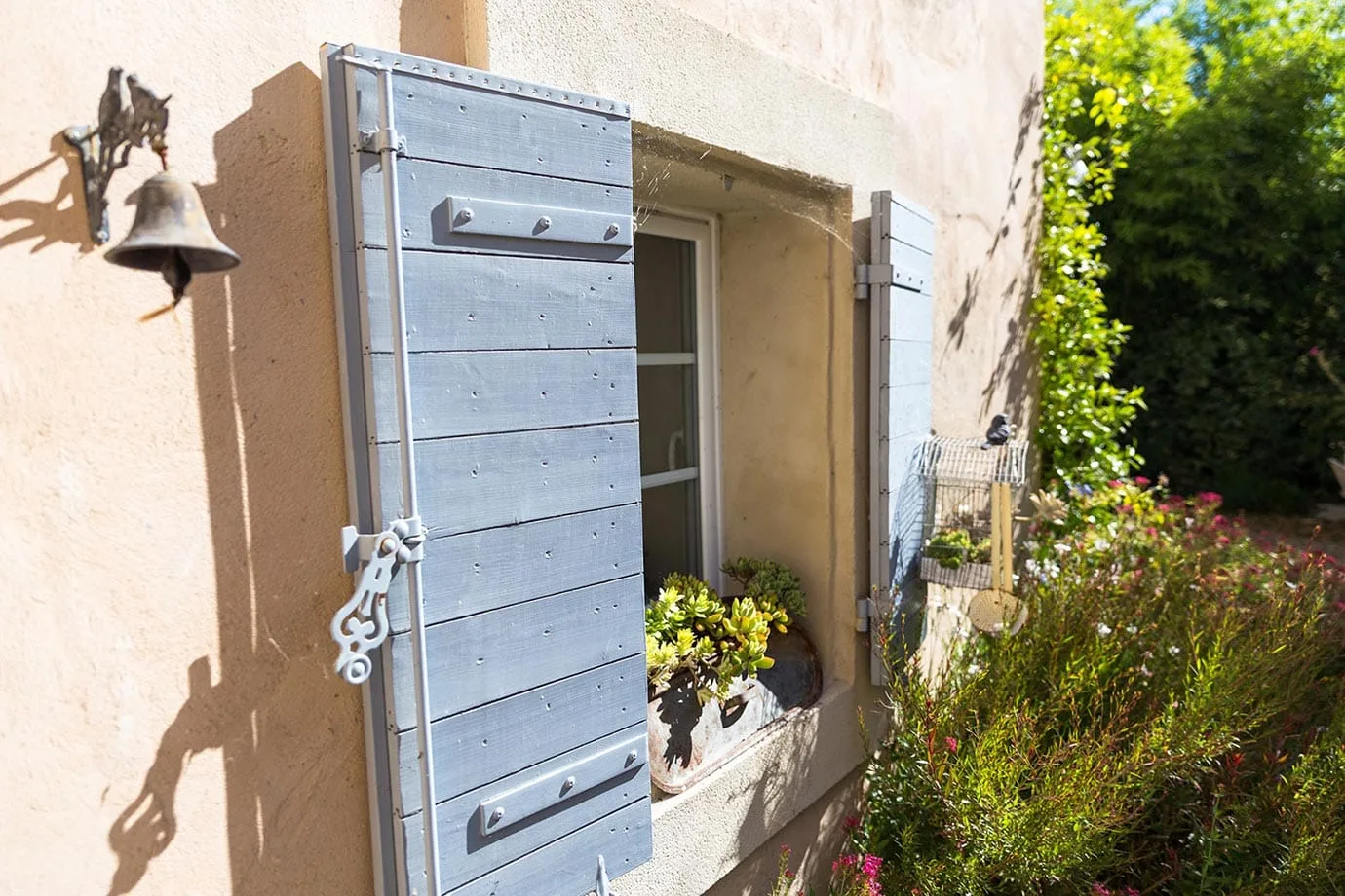 Shutter at Le Coeurisier