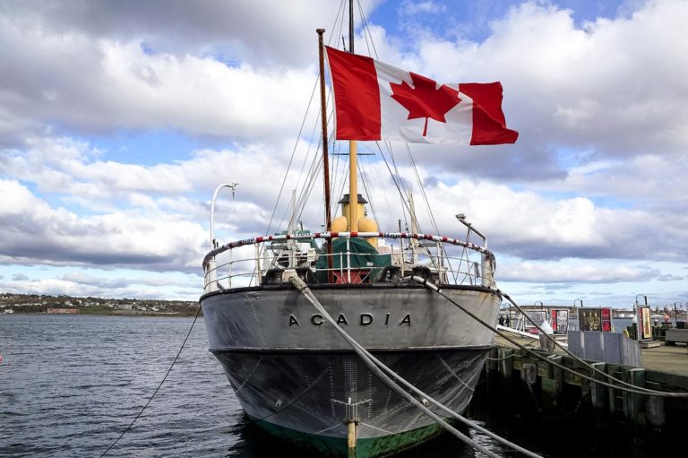 The Best Places to Work in Canada (2024 Guide)