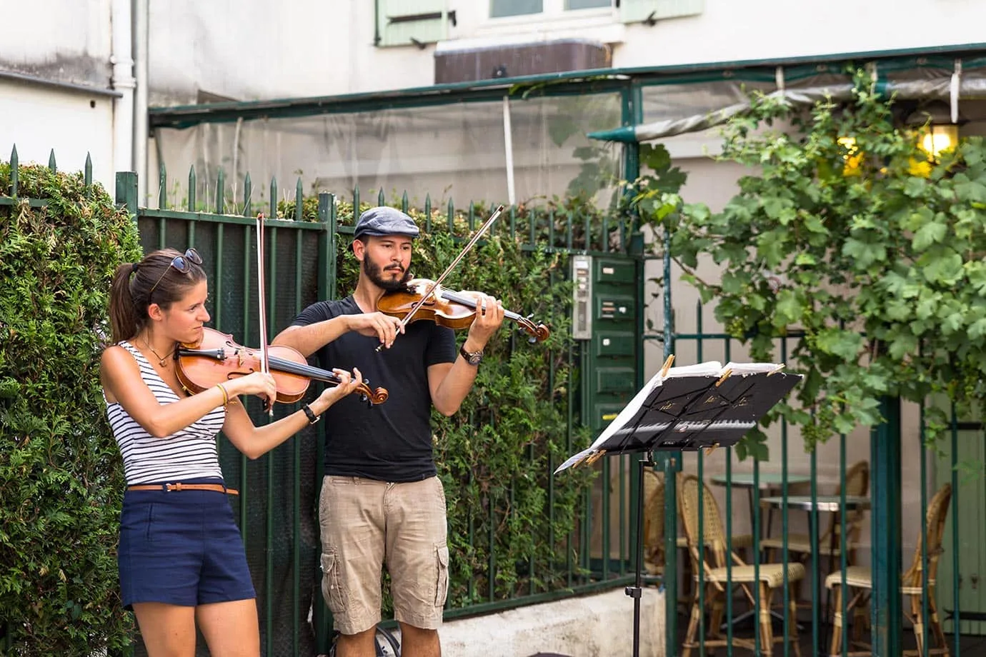 Street musicians in Paris