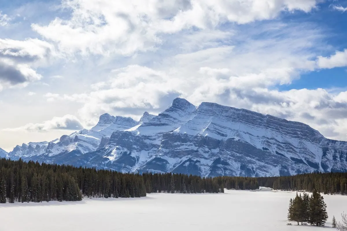 Hiking to Lake Minniewanka 