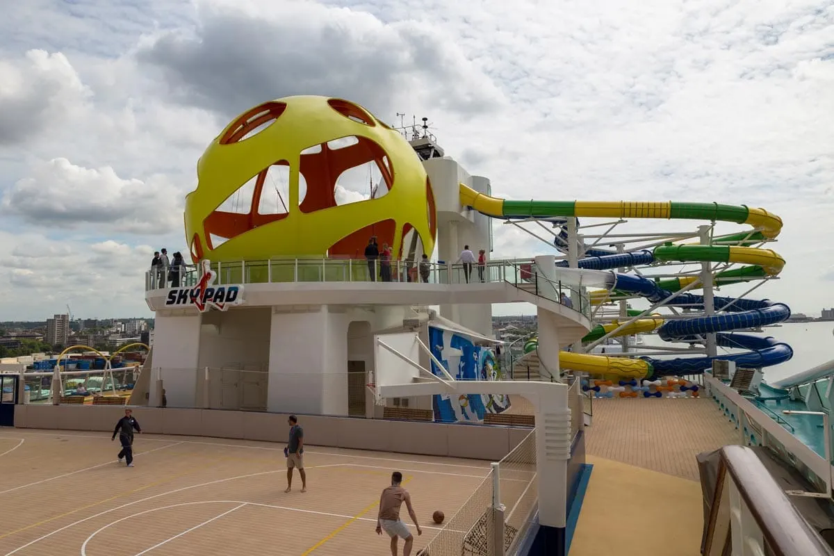 Games on Independence of the Seas
