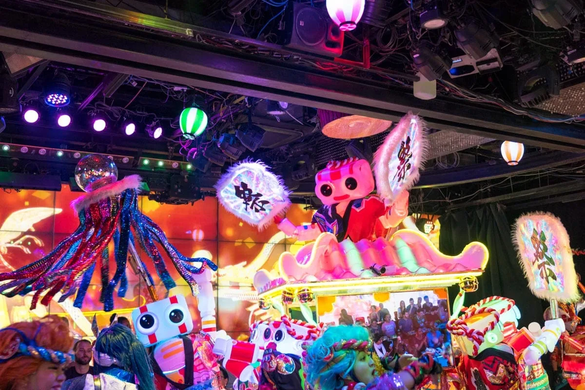 robot restaurant show