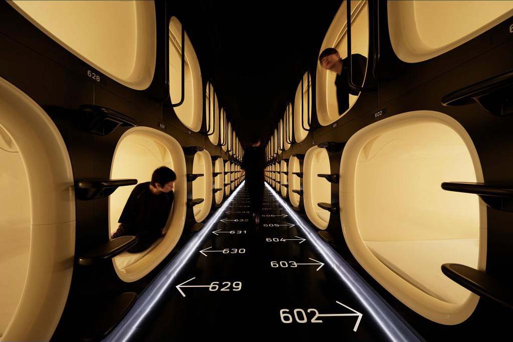 capsule hotel tokyo