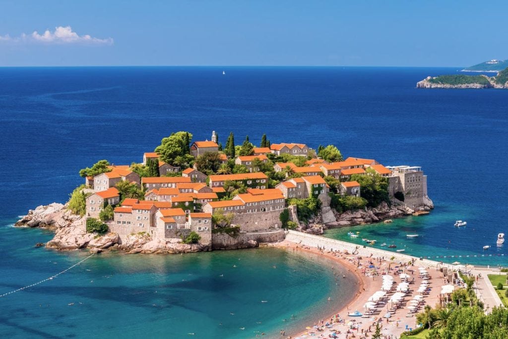 Travelling from Dubrovnik to Montenegro - What's the best way? (2024)
