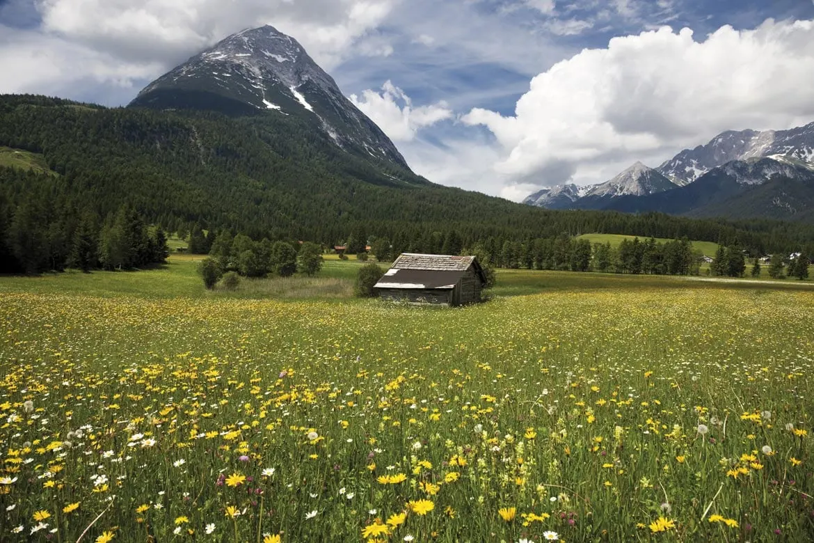 hiking in leutaschtal austria