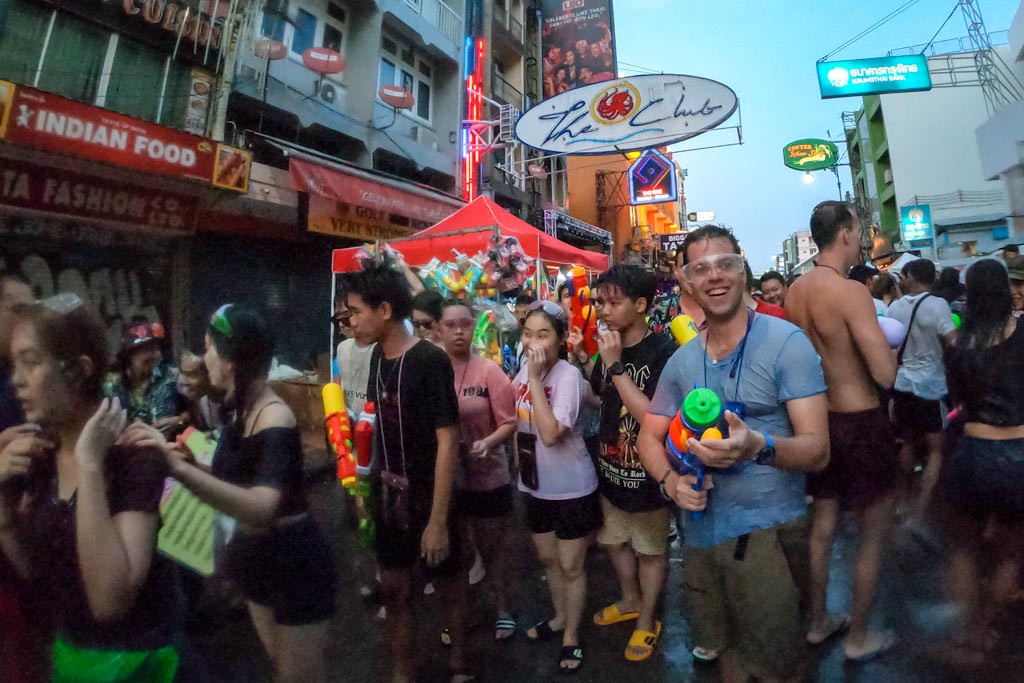 khoa san road songkran