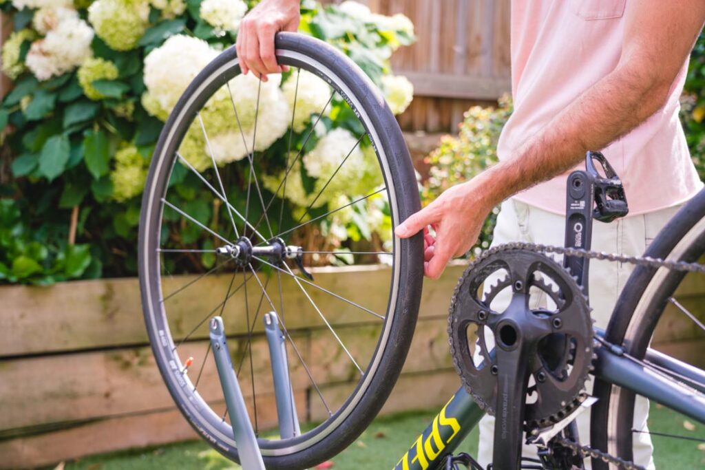 how to replace a road bike tire