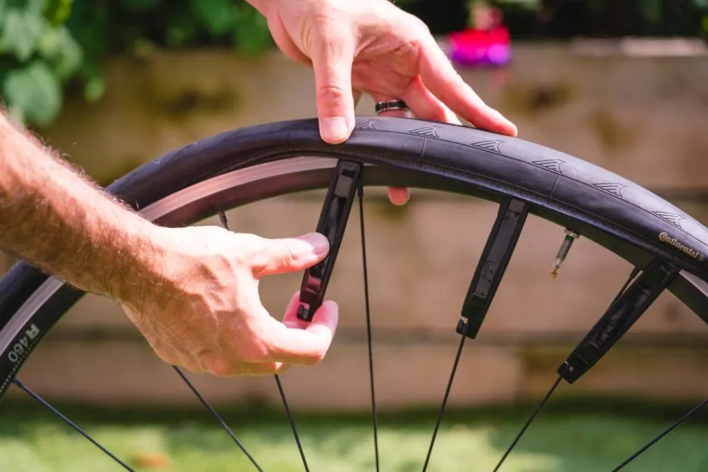 how to use tire levers