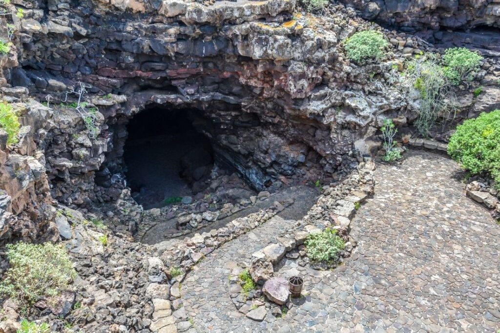 cueva de los verdes horaria