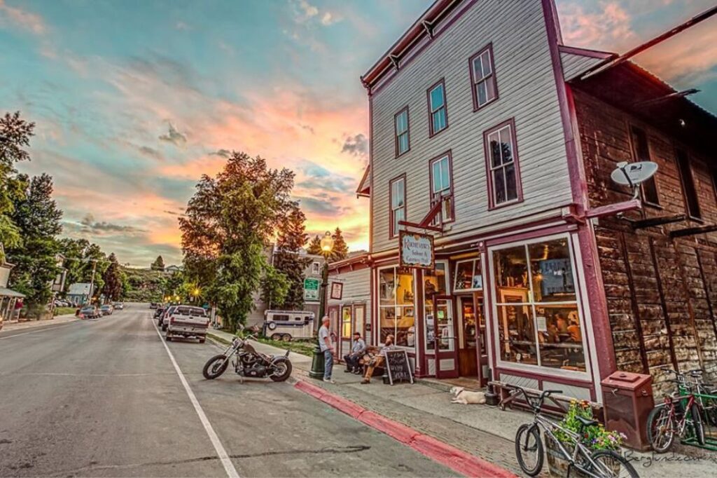 bars in crested butte