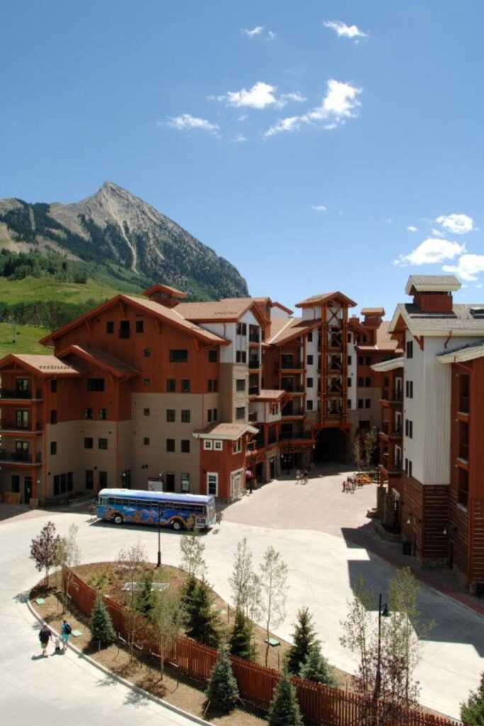 where to stay in crested butte
