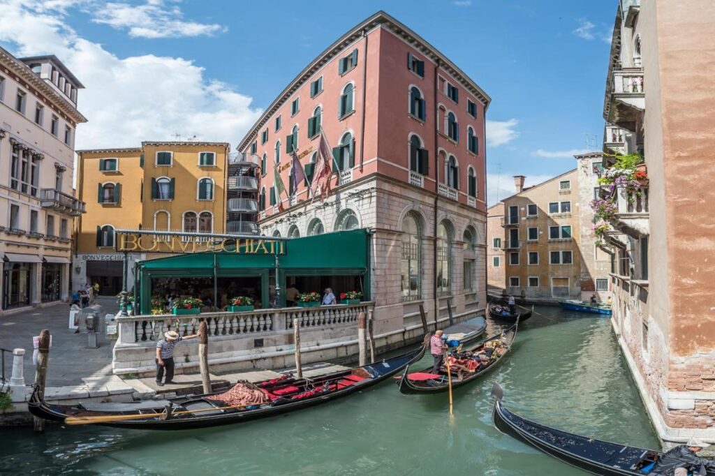 where to stay in venice