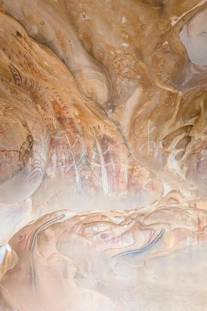 aboriginal cave paintings australia