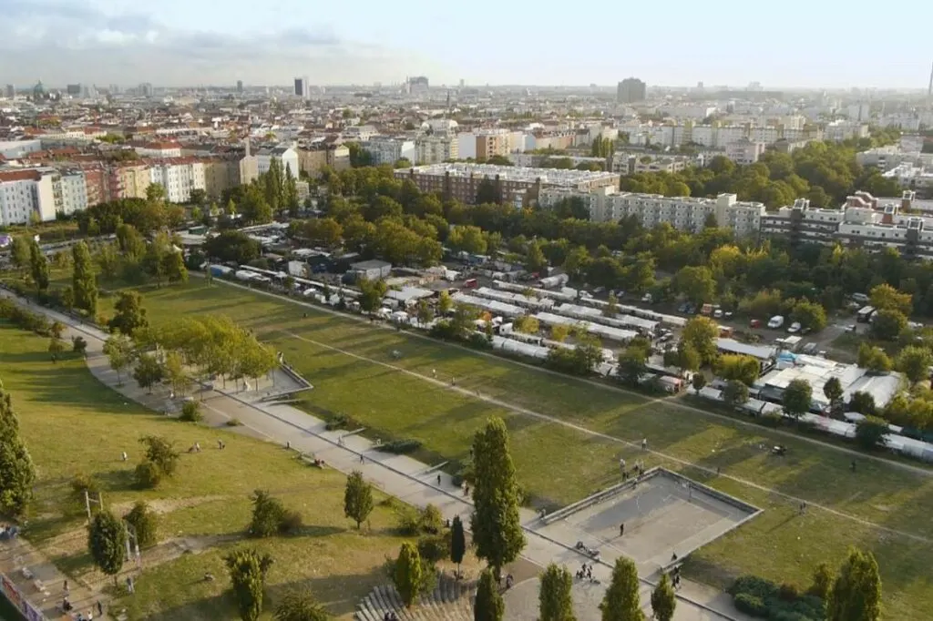 mauerpark market