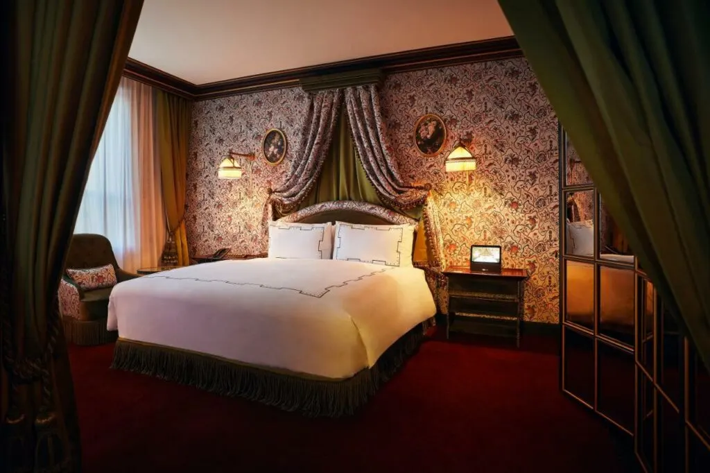 L'Escape Hotel 2