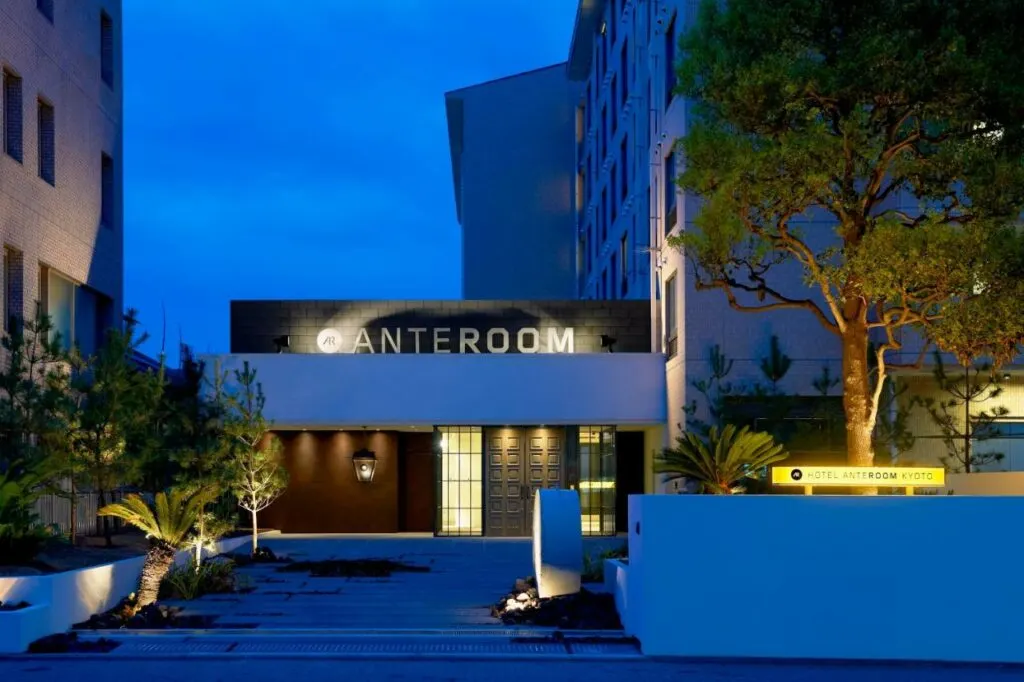 Hotel Anteroom 1