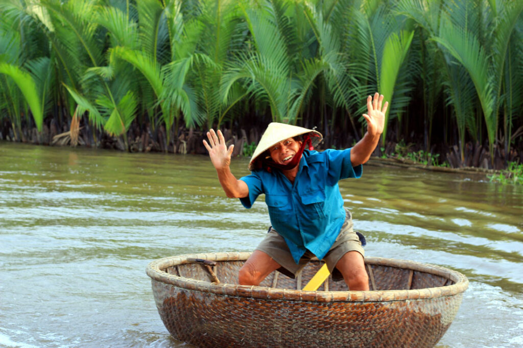 coracle tour vietnam