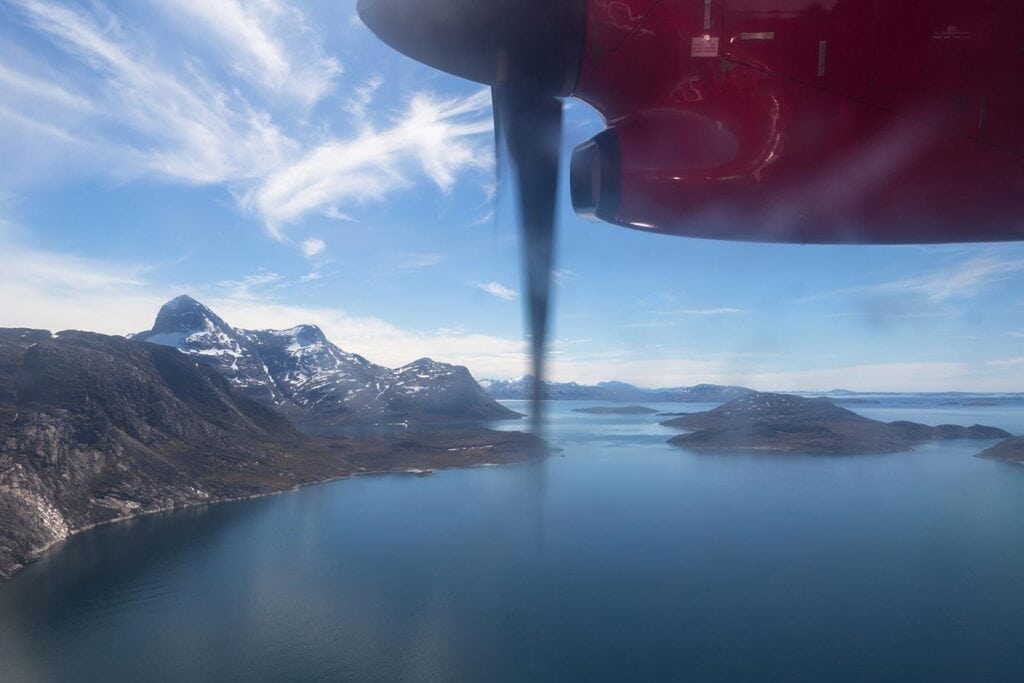 how do people travel around greenland