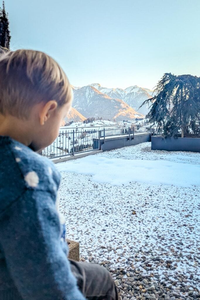 looking at the mountains in fiss
